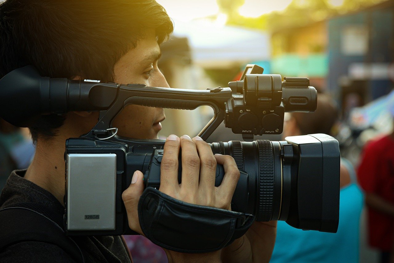 camcorder, cameraman, video-4430518.jpg